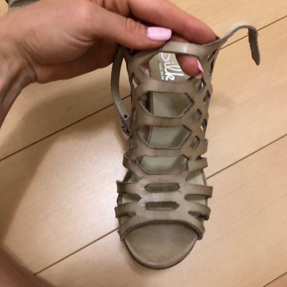 Italian Leather Heels - Picture 3 of 4